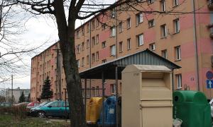 „Cuda niewidy” na osiedlu Kościuszki 57! Mieszkańcy kupują kamerę