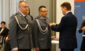 Policjanci z Garwolina odznaczeni „Krzyżem Zasługi za Dzielność”