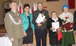 Powierzyli Ojczyźnie to, co najcenniejsze – własne dzieci. Zostali uhonorowani medalami