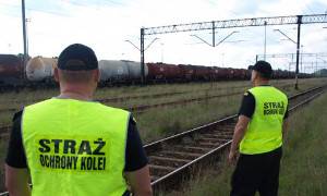 Przemycał papierosy w podłodze przedziału kolejowego
