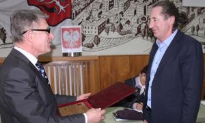Władze Garwolina gratulują zespołowi Alien jubileuszu