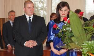 Jedyna burmistrz w ciąży w kraju ślubowała. Radni też
