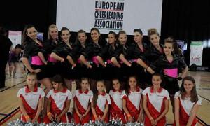 Cheerleaderki na podium ME w Manchesterze