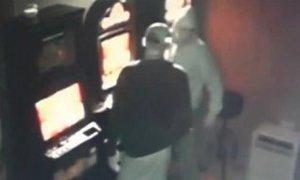 Poszukiwani sprawcy napadu na salon gier (video)