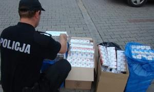 Autobusem przewozili nielegalne papierosy i tytoń