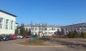 Hala sportowa, boisko i przebudowa szkoły w Górznie