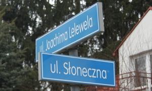 Co ze znakami na skrzyżowaniu Lelewela i Słonecznej?