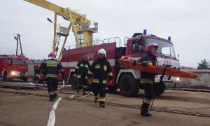 Opanowali pożar i uratowali uwięzionych pracowników