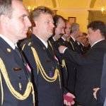 Strażak odznaczony srebrnym medalem 