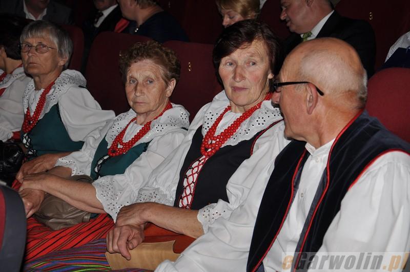 Zasłużeni dla powiatu ze statuetkami