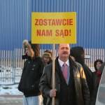 W obronie sądu zablokowali drogę