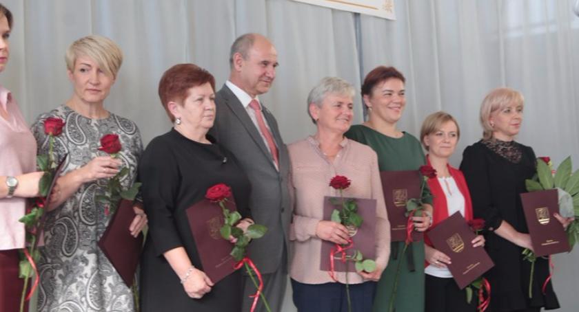 Powiatowy Dzień Edukacji Narodowej – dyrektorzy i nauczyciele docenieni