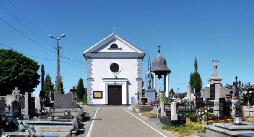 Porządkowanie grobów i lekcja historii na garwolińskim cmentarzu