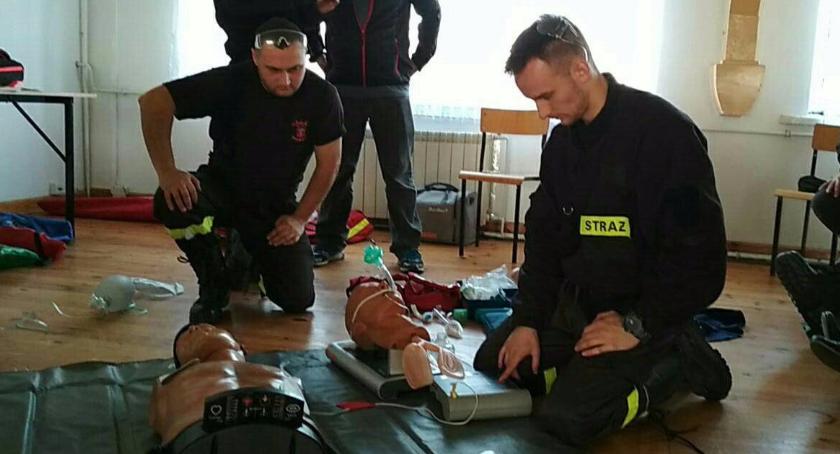 Strażacy profesjonalnie udzielają pierwszej pomocy