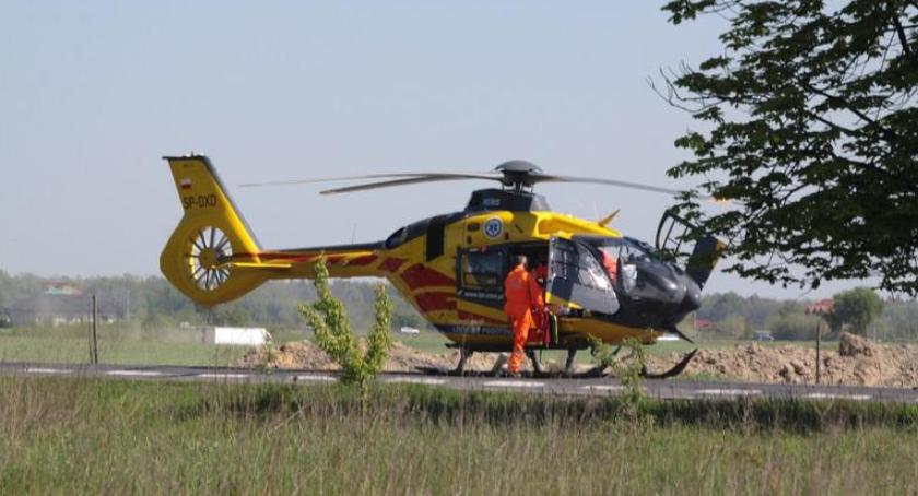 Wypadek na DW 801 - 2 osoby ranne - kobietę zabrał śmigłowiec
