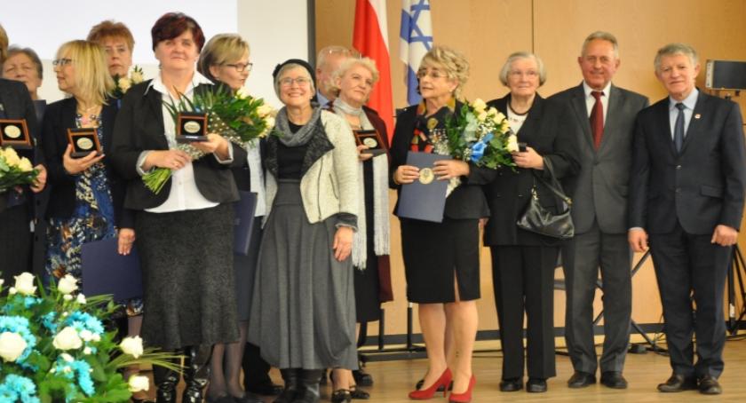 Rodzina z powiatu garwolińskiego z medalem Sprawiedliwy Wśród Narodów Świata 