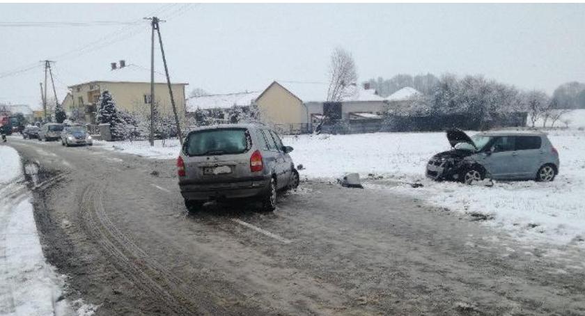 Ślisko na drogach - 3 kolizje i wypadek. W szpitalu 15-latka