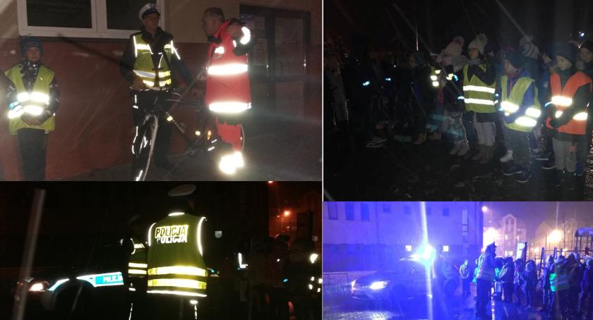 Policjanci rozdawali odblaski