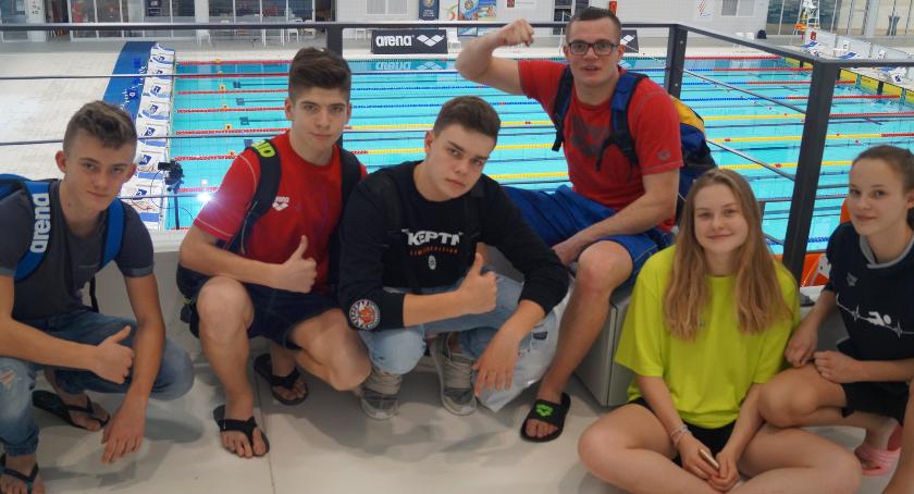 Rekordowe przedświąteczne starty pływaków UKS Delfin 