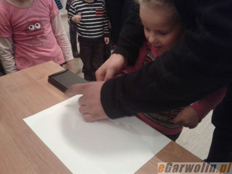 Przedszkolaki z Pilawy z wizytą w komendzie