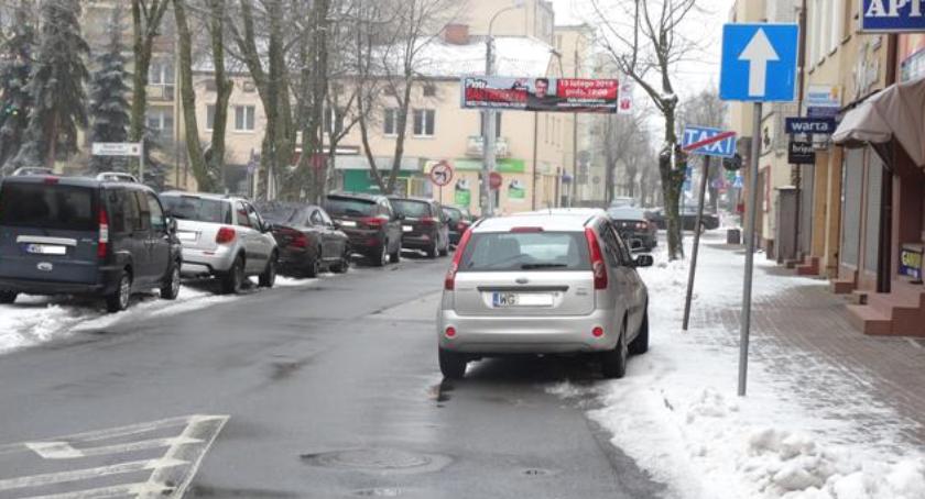 Nawet 800 zł mandatu za niewłaściwe parkowanie!