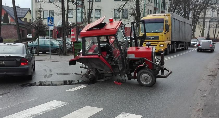 Garwolin - Ul. Staszica zablokowana – w ciągniku urwało się koło