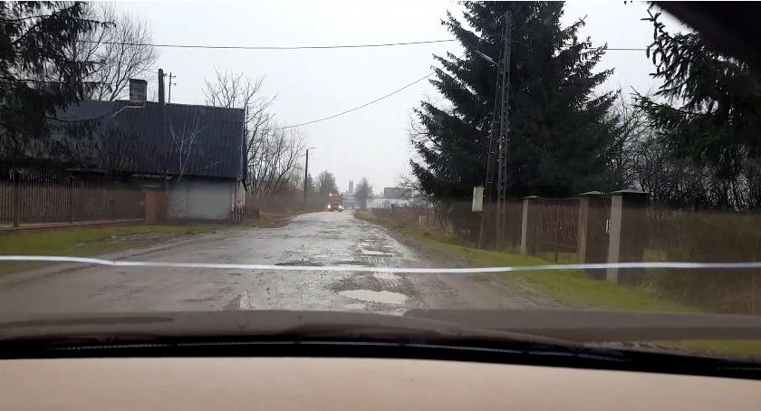 Dziura na dziurze. Wójt chyba śpi, nie widzi - video