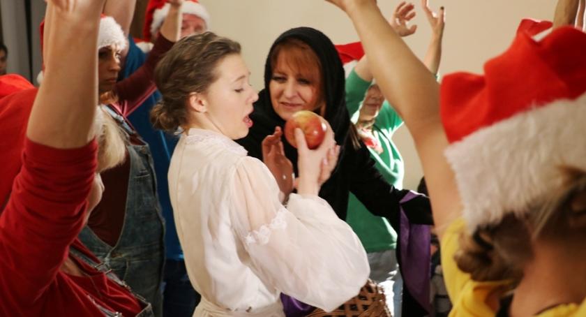 Śnieżka na Dworskiej Scenie Teatralnej w Miętnem 