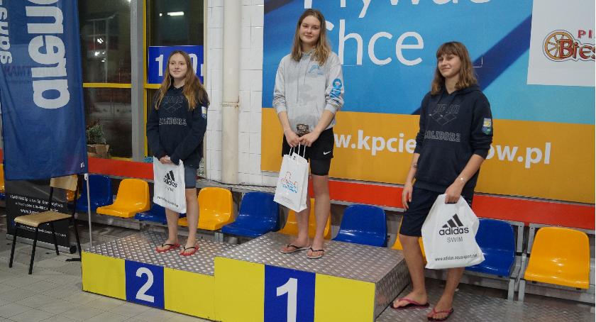 Worek medali na Mistrzostwach Mazowsza w pływaniu