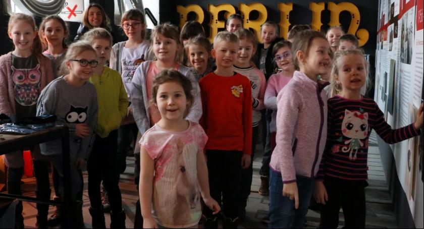 Odwiedzili Muzeum Neonów i salę zabaw Ale Fun