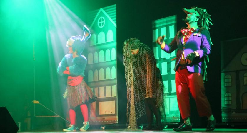 Teatr Kultureska z pełnym kolorów spektaklem w Garwolinie