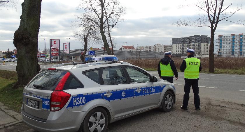 Przekroczyli prędkość i nie zapięli pasów – wpadli podczas policyjnej kontroli
