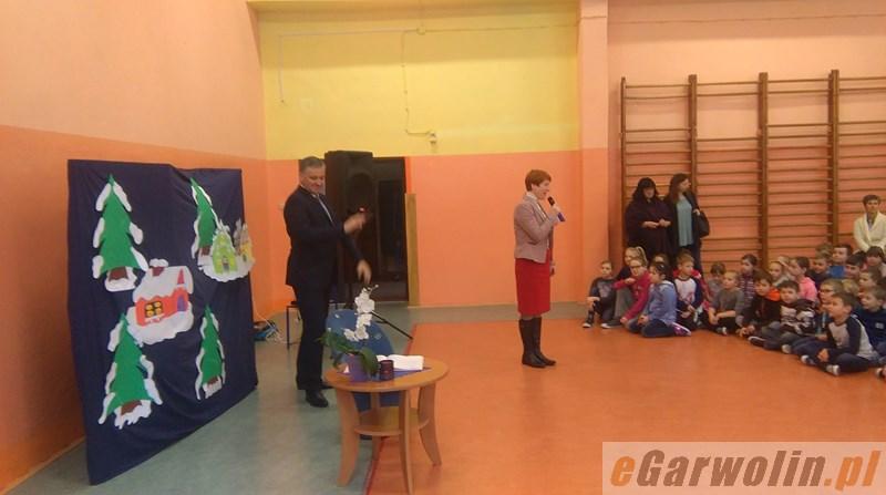 Poseł Grzegorz Woźniak przeczytał dzieciom swoją ulubioną bajkę