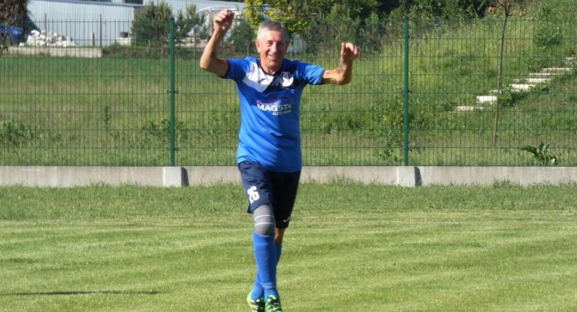 Ma 71 lat i nadal strzela bramki