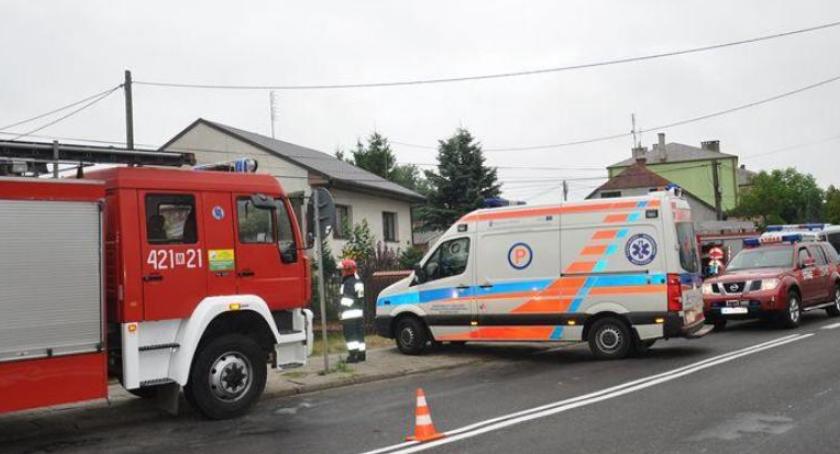 Toyota zatrzymała się na budynku - w aucie dwójka dzieci 