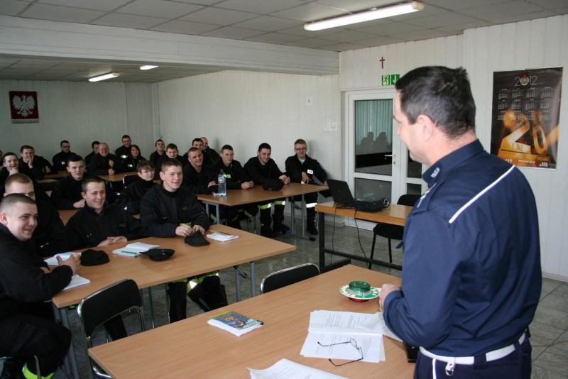Strażacy na szkoleniu w policji