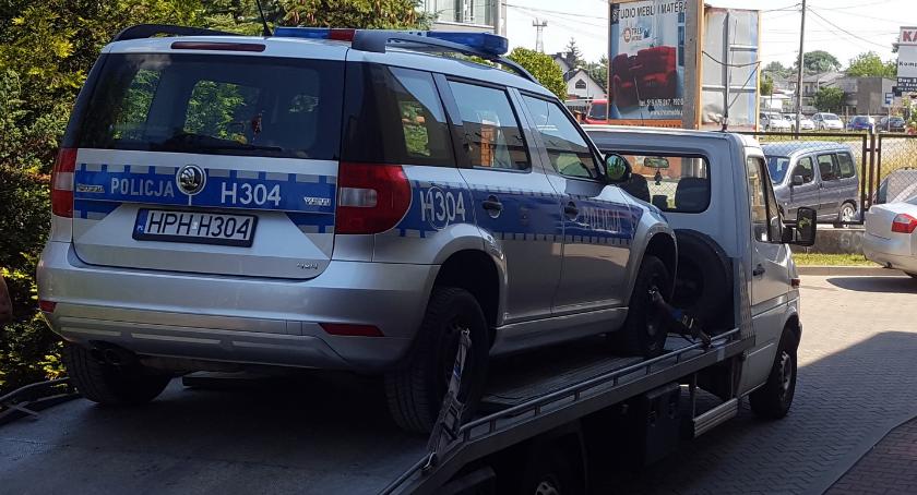Policyjna skoda po 1,5 roku od kolizji wraca do służby