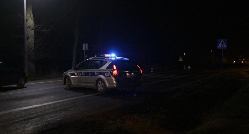 Wypadek w Lipówkach – 85-letni rowerzysta wjechał pod koła samochodu