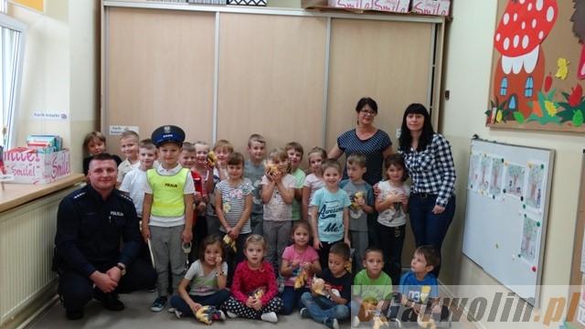 Policjanci rozmawiali z dziećmi o bezpieczeństwie