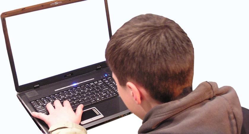 Czy wiesz, co Twoje dziecko robi w internecie?