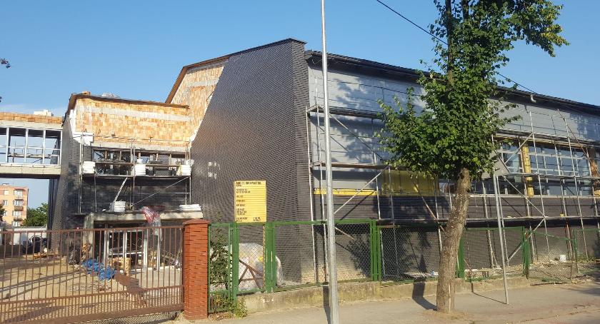 Opóźnienia na budowie hali przy Piątce