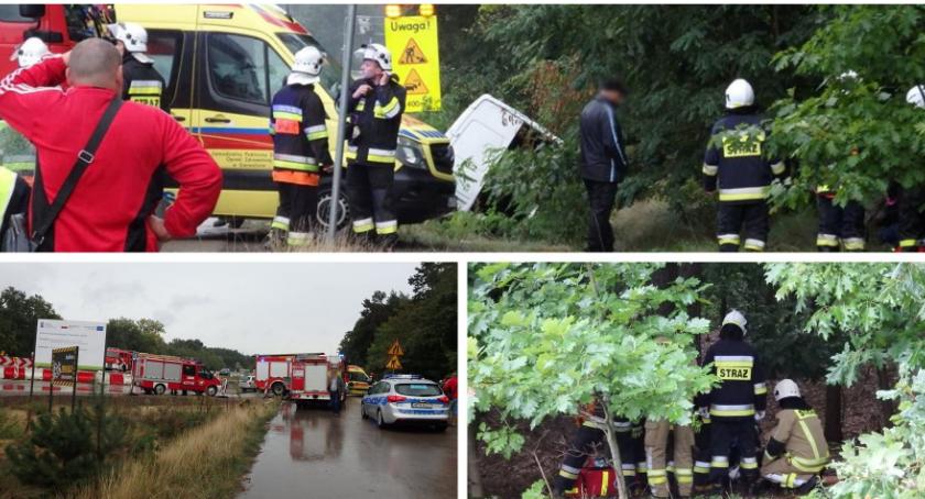 Bus z pasażerami w rowie – 2 osoby poszkodowane