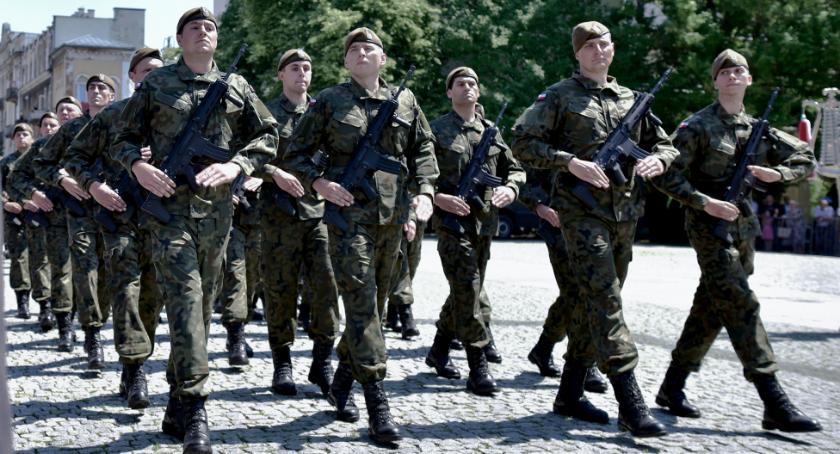 Kolejni żołnierze WOT złożą w najbliższą niedzielę przysięgę