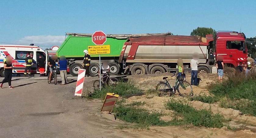 Wypadek na DK17 – zderzenie 4 aut – w szpitalu dwie kobiety i 3-letnie dziecko