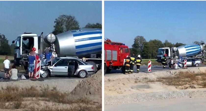 Osobowe audi zderzyło się z betonowozem