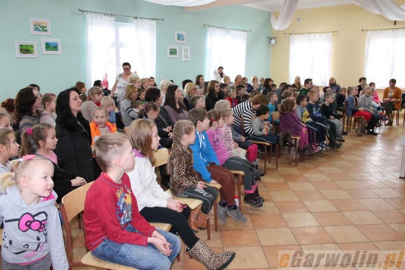 „Zajęcza chatka” w GCAK: Bajkowy spektakl z przesłaniem