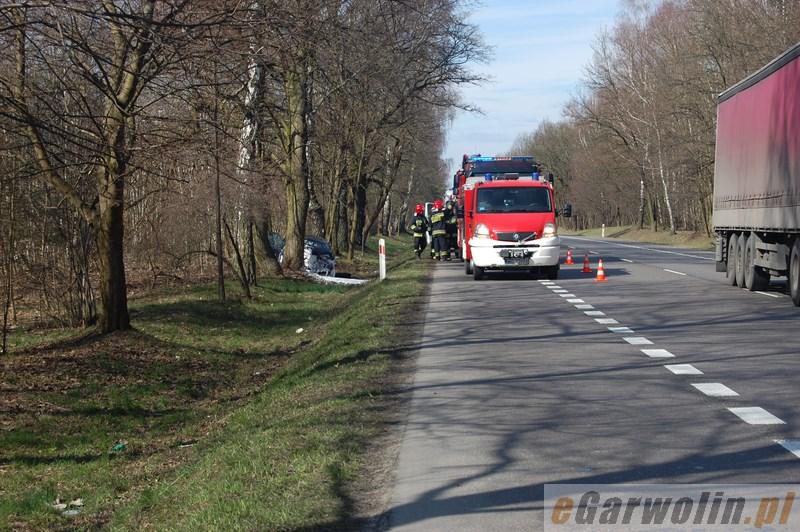 Wypadek na DK 17: Kierowca mercedesa z obrażeniami trafił do szpitala