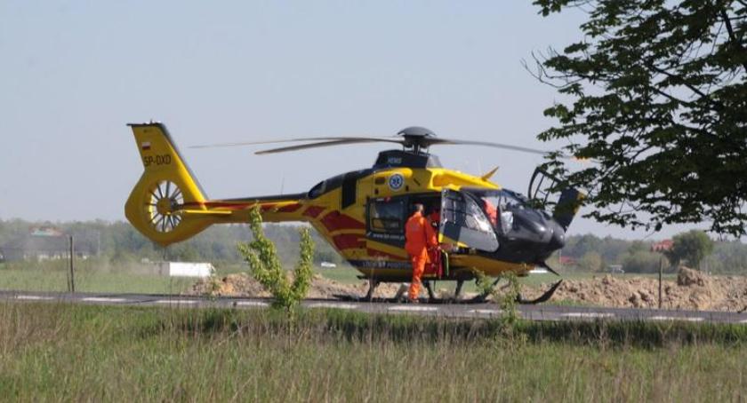 Wypadek – zderzenie 3 samochodów – droga jest całkowicie zablokowana