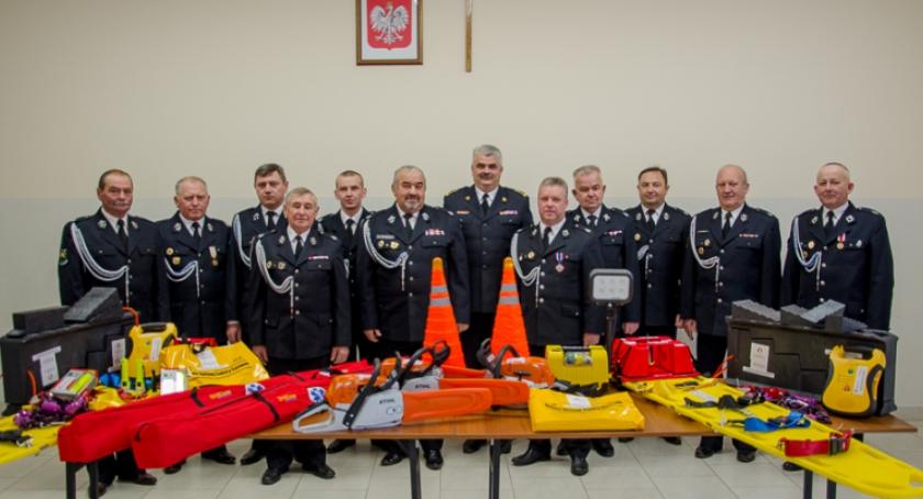 Strażacy z gminy Łaskarzew otrzymali nowy sprzęt ratowniczy