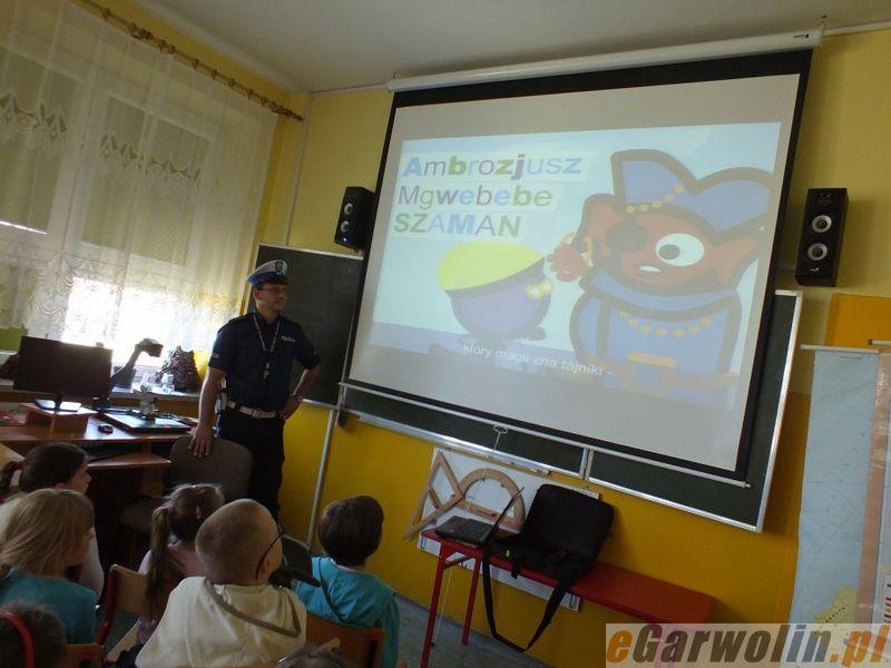 Kolonijne spotkania z policjantami